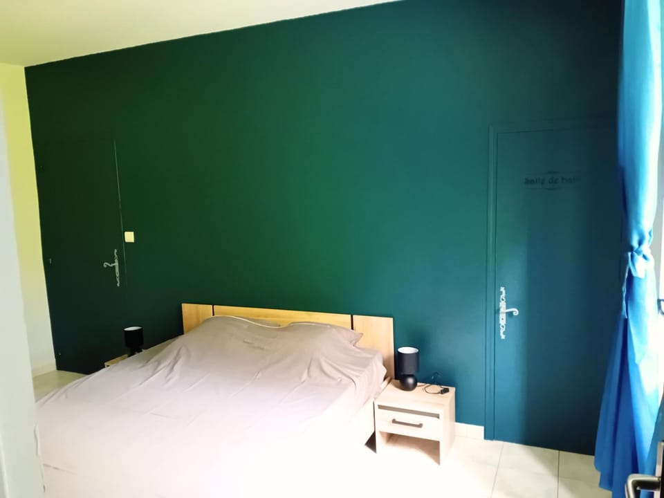gîte à partager chambre pour 1 à 4 personnes Apartment in Provence-Alpes-Côte d'Azur