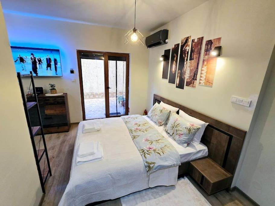 Living room, Bedroom