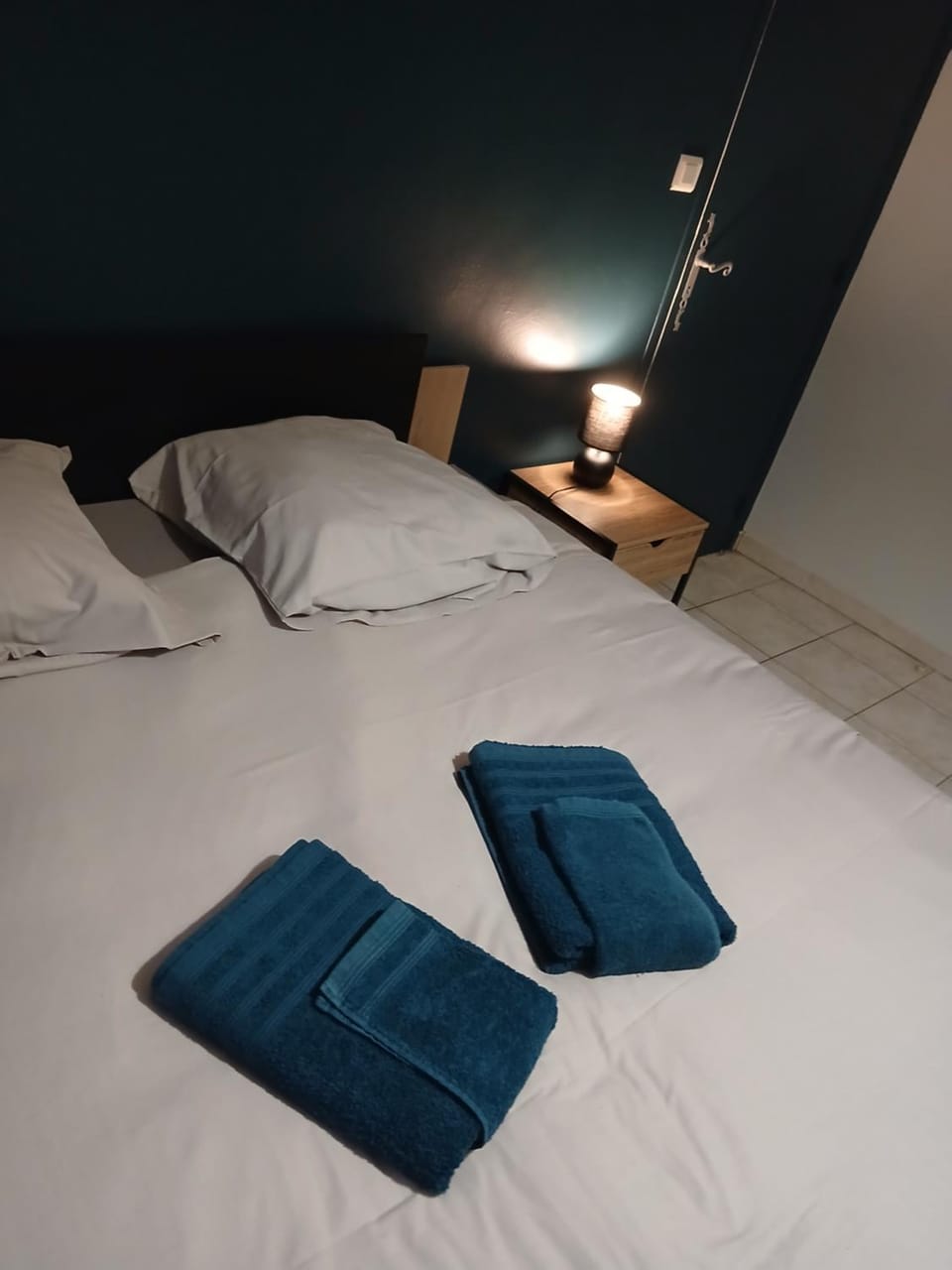 gîte à partager chambre pour 1 à 2 personnes Apartment in Provence-Alpes-Côte d'Azur