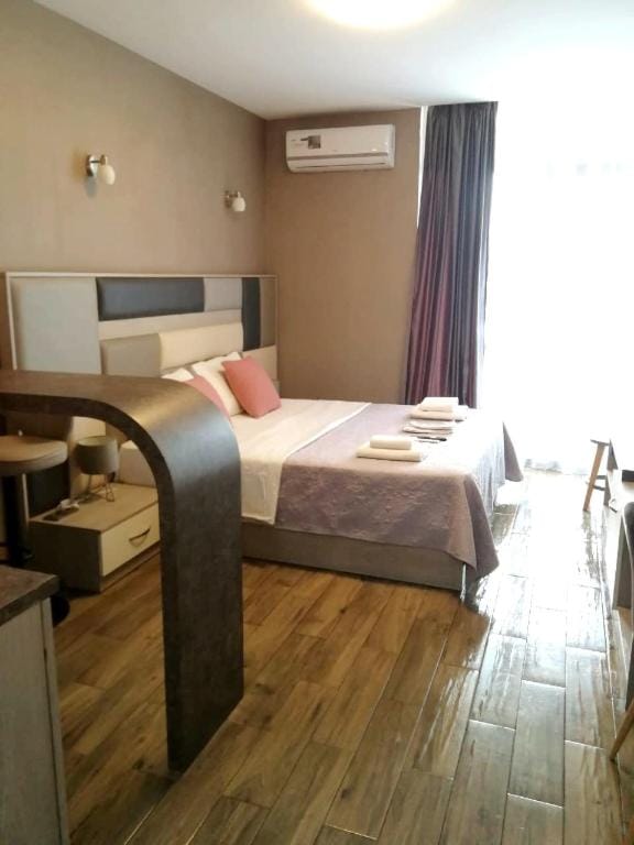 Bed, Photo of the whole room, Bedroom, air conditioner
