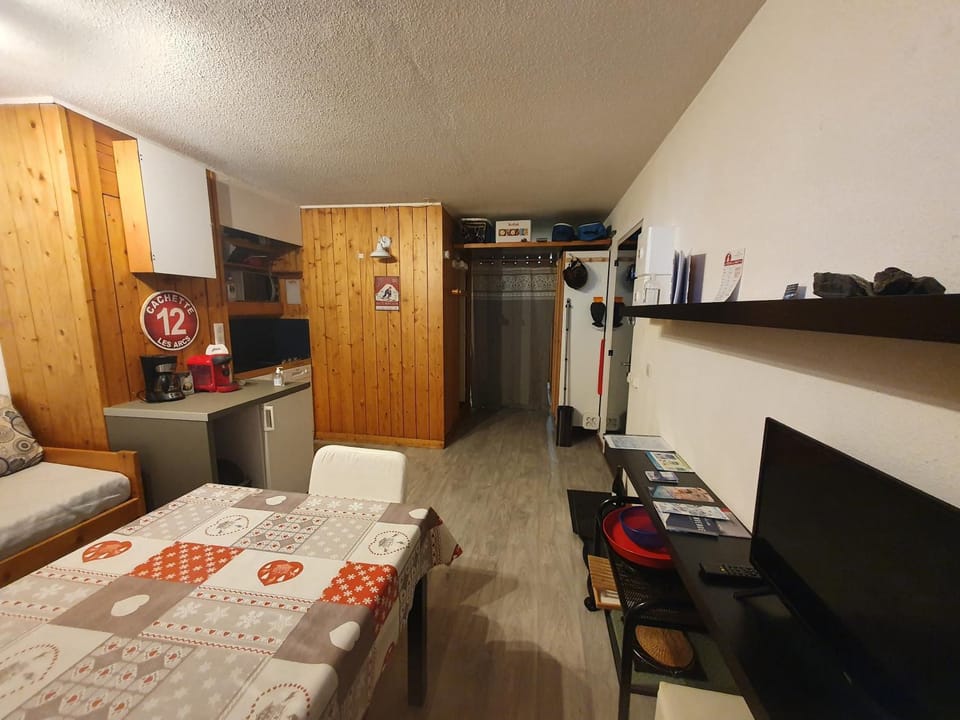 Communal lounge/ TV room, Kitchen or kitchenette