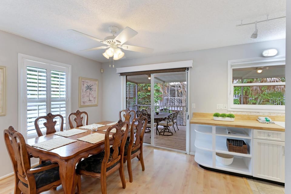 Island Tropical Villa Apartment in Holmes Beach