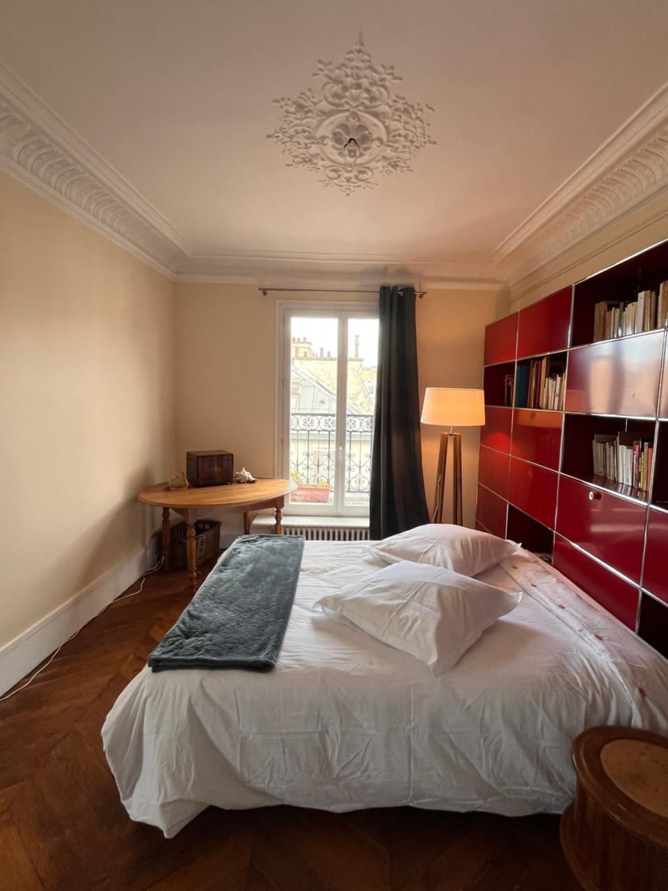 Bed, Library, Photo of the whole room, Bedroom