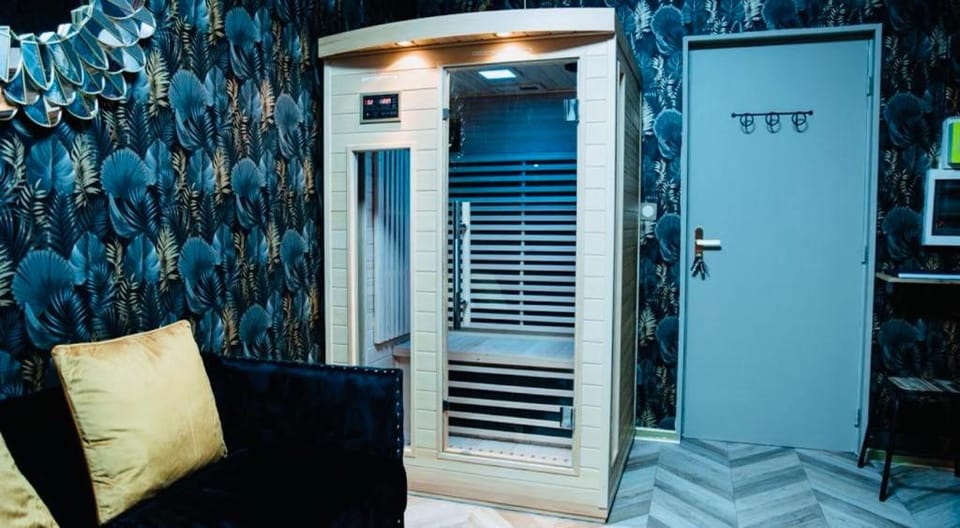 Loveroom 50 nuances de bulles jacuzzi et sauna privatif Apartment in Lens