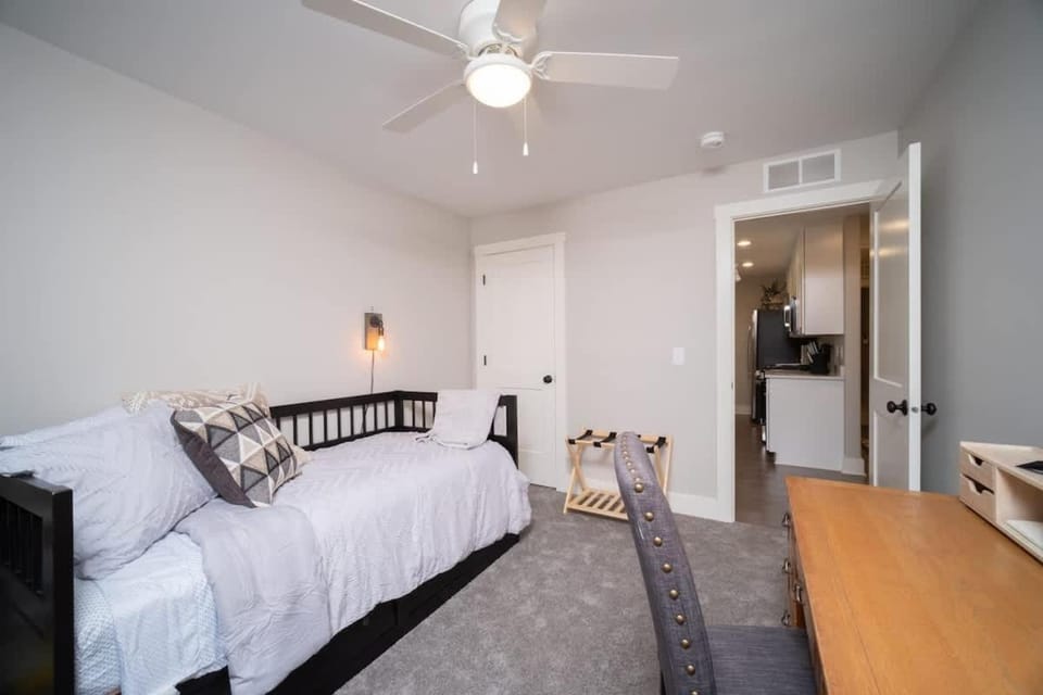 Brand new 2 bed with office condo Apartment in Bettendorf