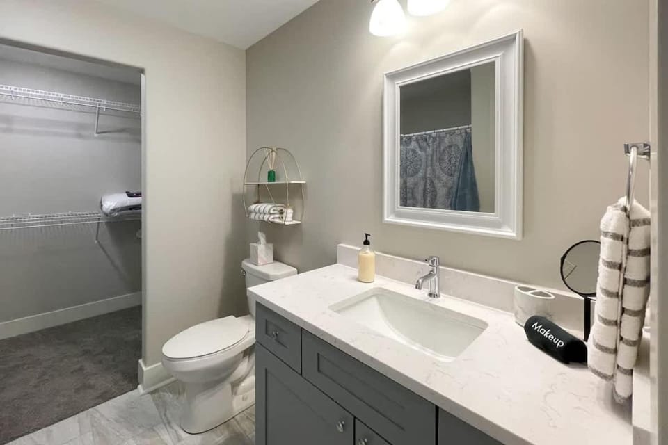 Brand new 2 bed with office condo Apartment in Bettendorf