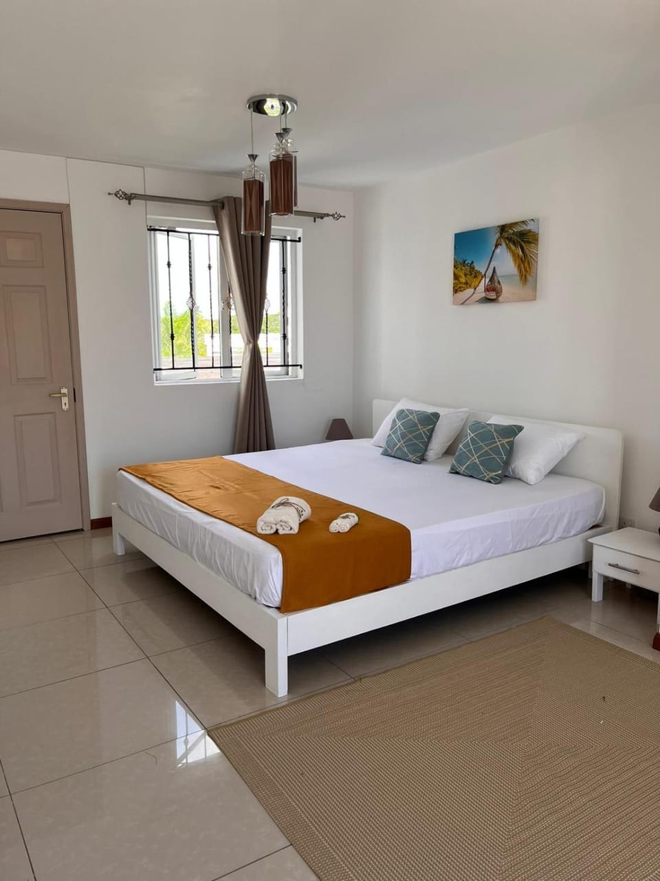 Bed, Photo of the whole room, Bedroom, towels