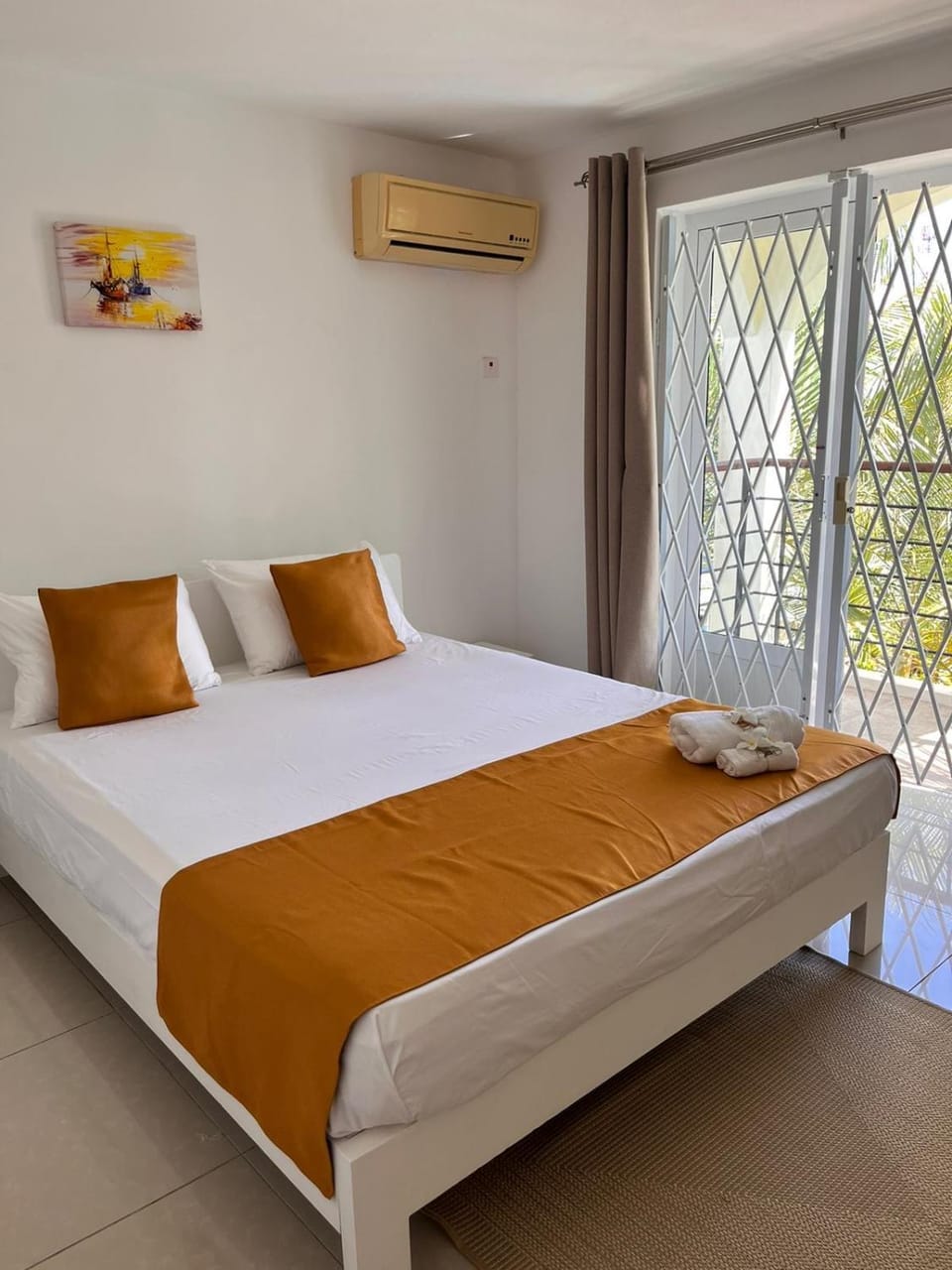 Bed, Photo of the whole room, Bedroom, towels, air conditioner