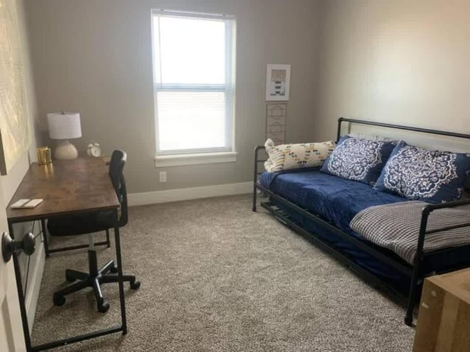 2 Bedroom Condo with Office Apartment in Bettendorf
