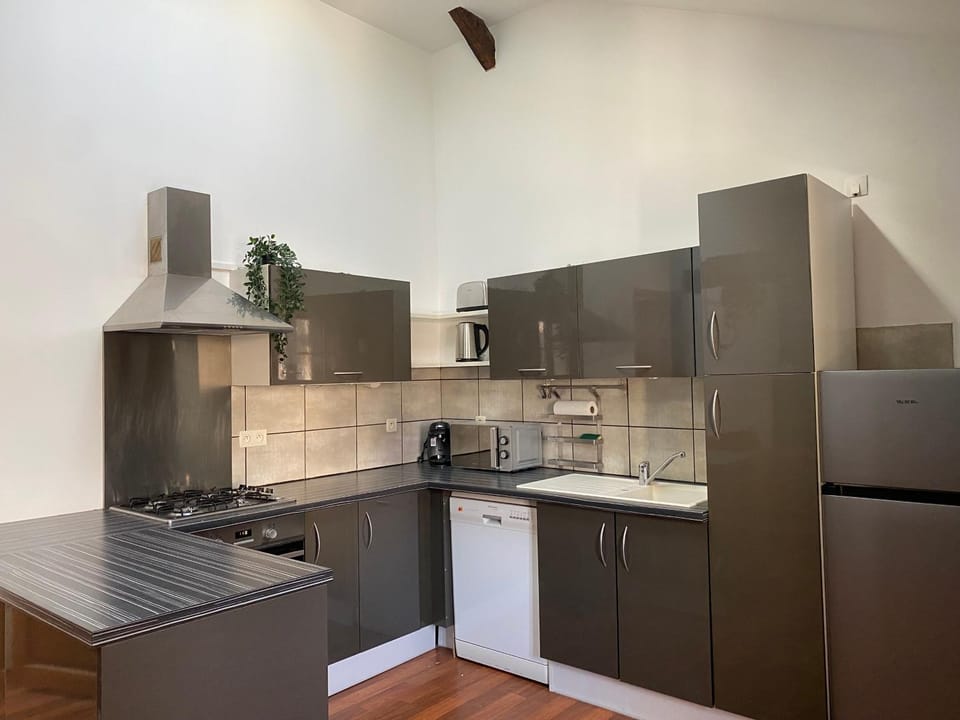 Coffee/tea facilities, Kitchen or kitchenette, dishwasher, oven