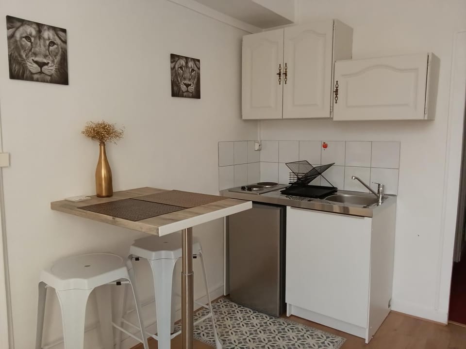 Kitchen or kitchenette, stove