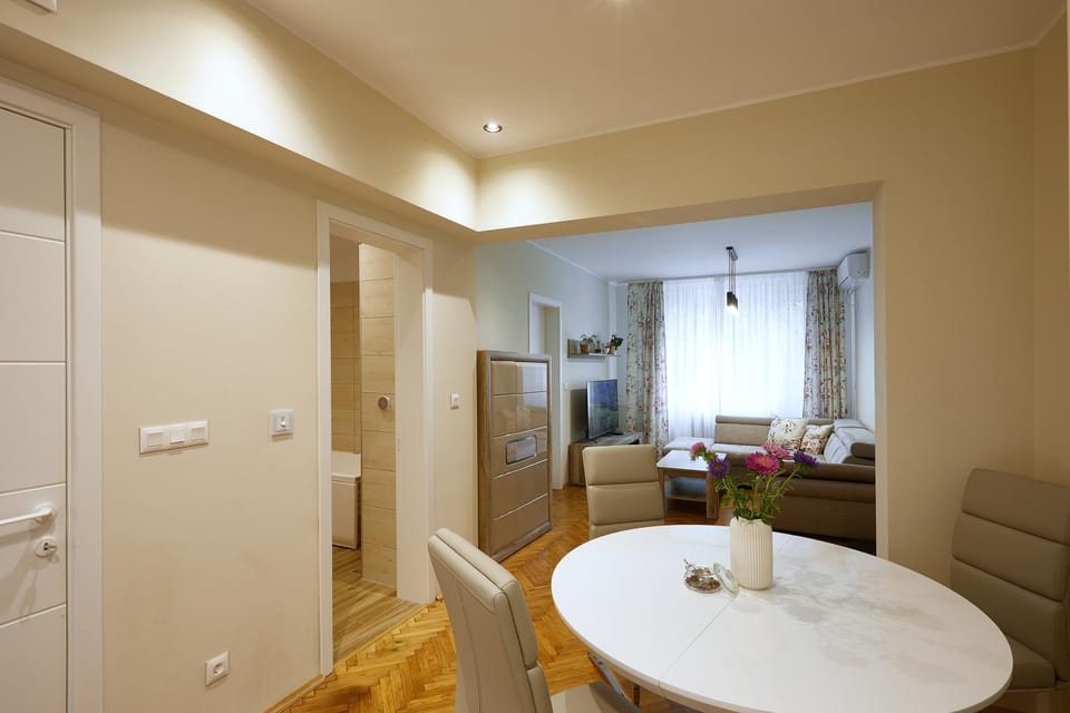 Living room, Seating area, Dining area