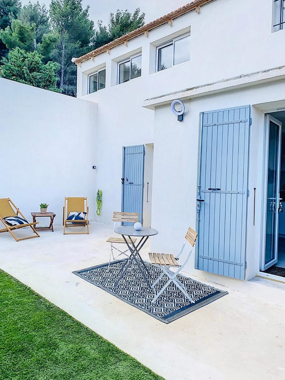 Property building, Patio, Garden, Garden view, sunbed