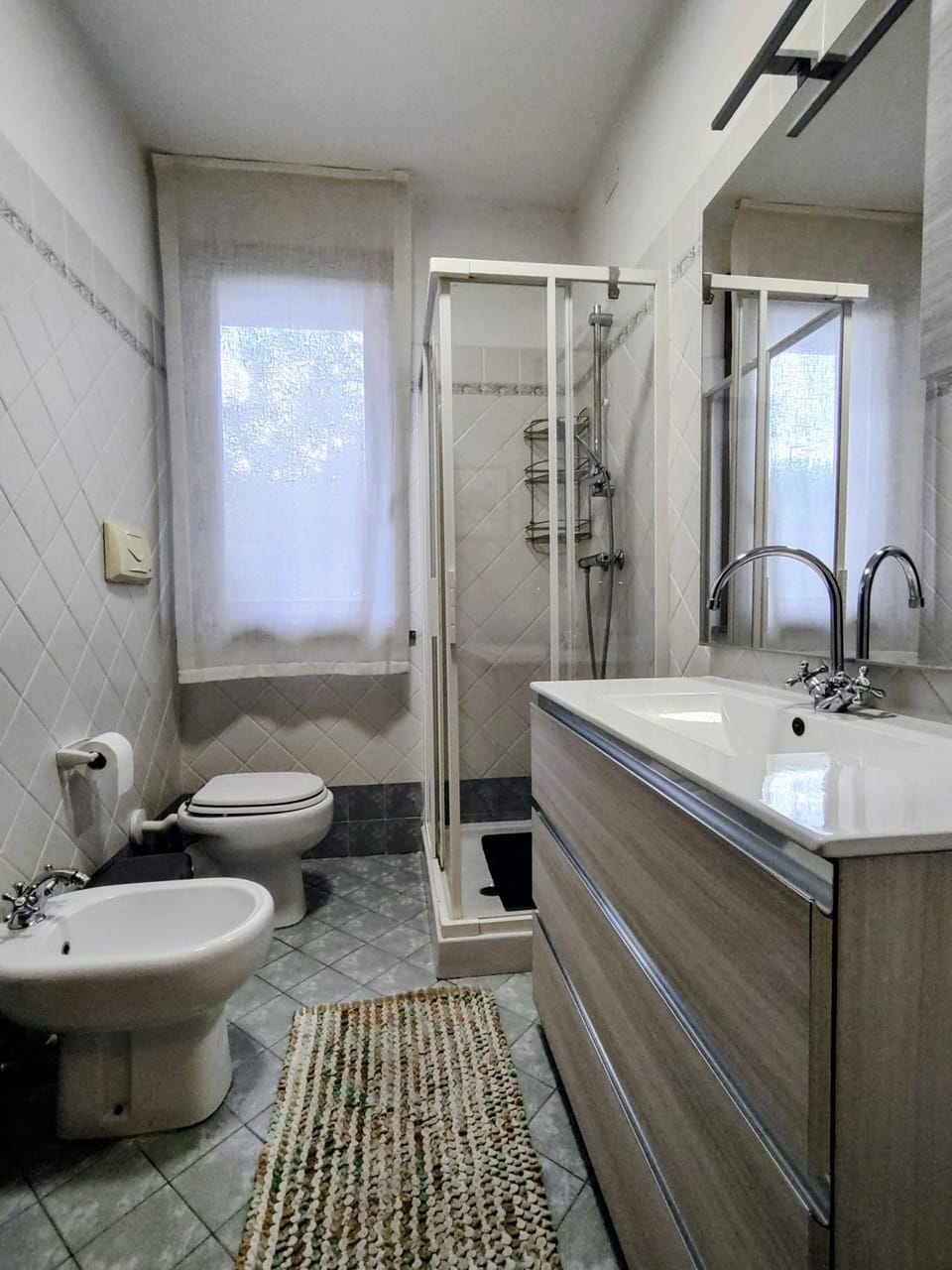 Shower, Toilet