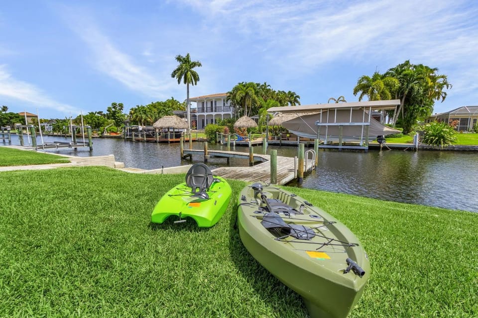 Gulf Access Home with Kayaks, Private Pool and Canal View - The Pelican Perch - Roelens House in Cape Coral