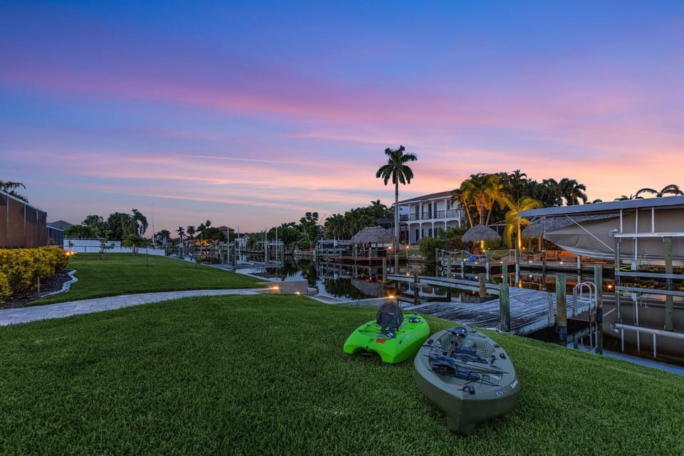 Gulf Access Home with Kayaks, Private Pool and Canal View - The Pelican Perch - Roelens House in Cape Coral