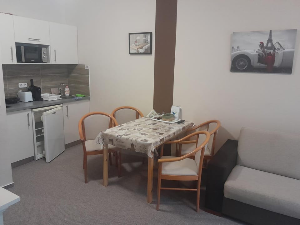 Kitchen or kitchenette, Living room, Dining area
