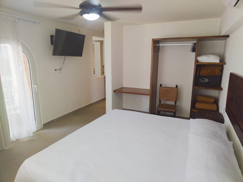 TV and multimedia, Photo of the whole room, wardrobe, air conditioner