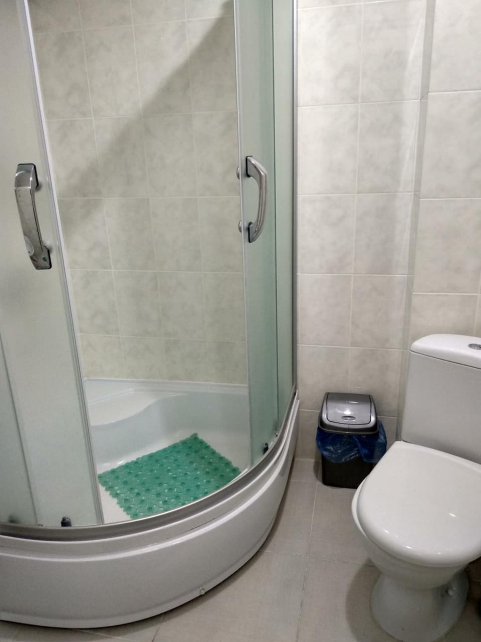 Shower, Toilet