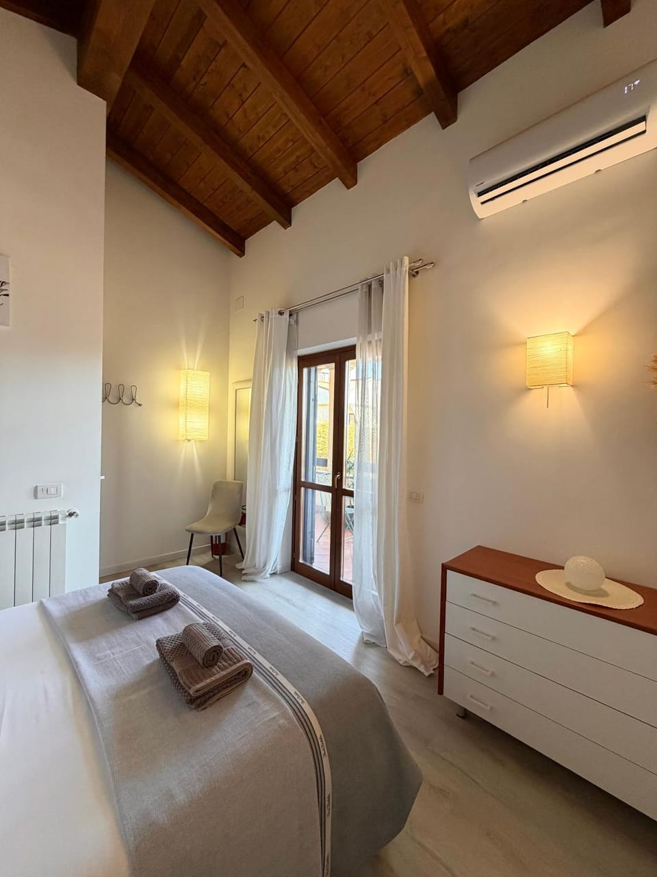 Bed, Photo of the whole room, Bedroom, towels, air conditioner