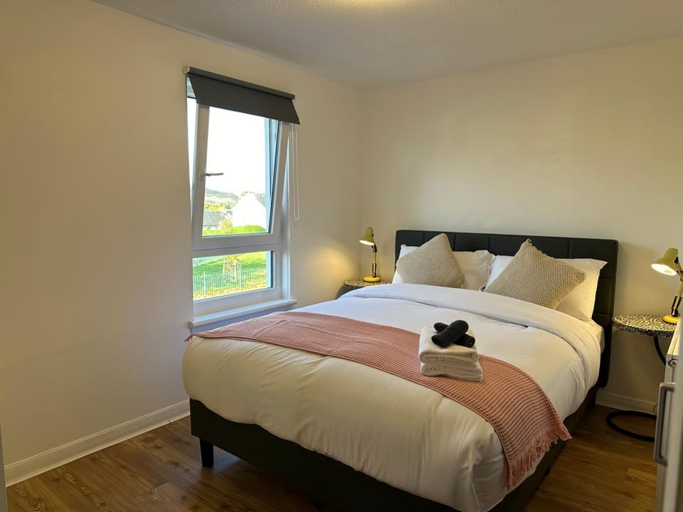Cozy 2 bedrooms with private parking space and garden Apartment in Edinburgh