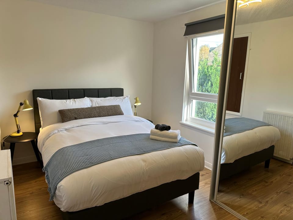 Cozy 2 bedrooms with private parking space and garden Apartment in Edinburgh