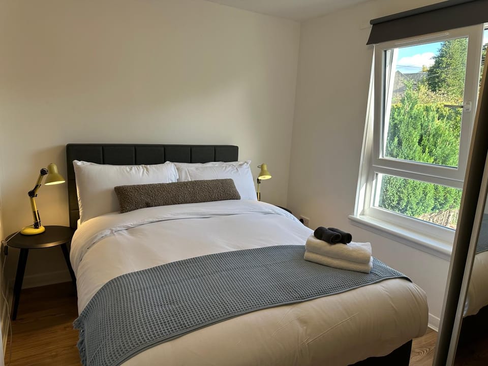 Cozy 2 bedrooms with private parking space and garden Apartment in Edinburgh