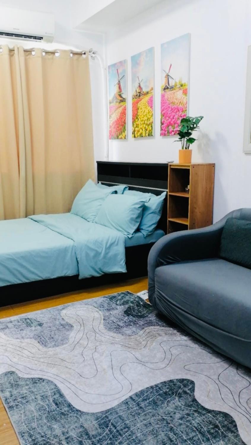 Bed, Photo of the whole room, Seating area