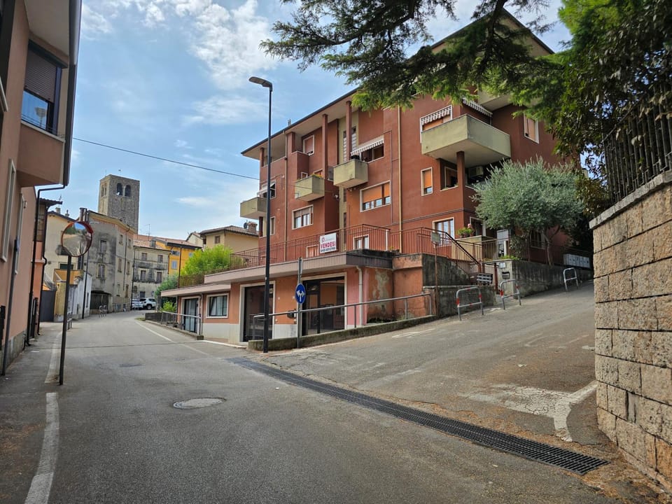 Neighbourhood, Location