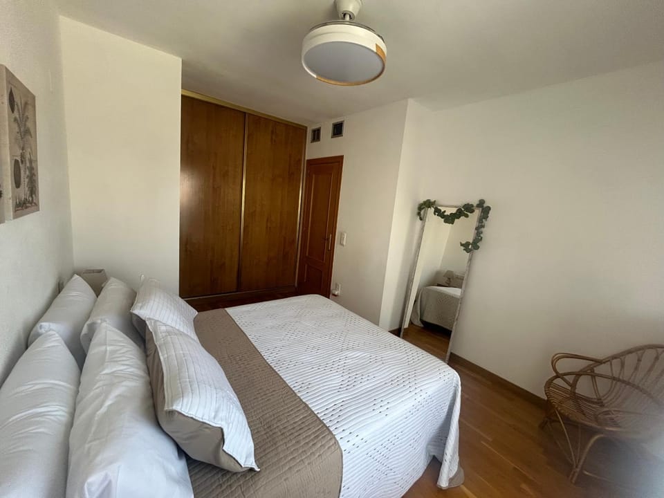 Bed, Photo of the whole room, Bedroom, wardrobe