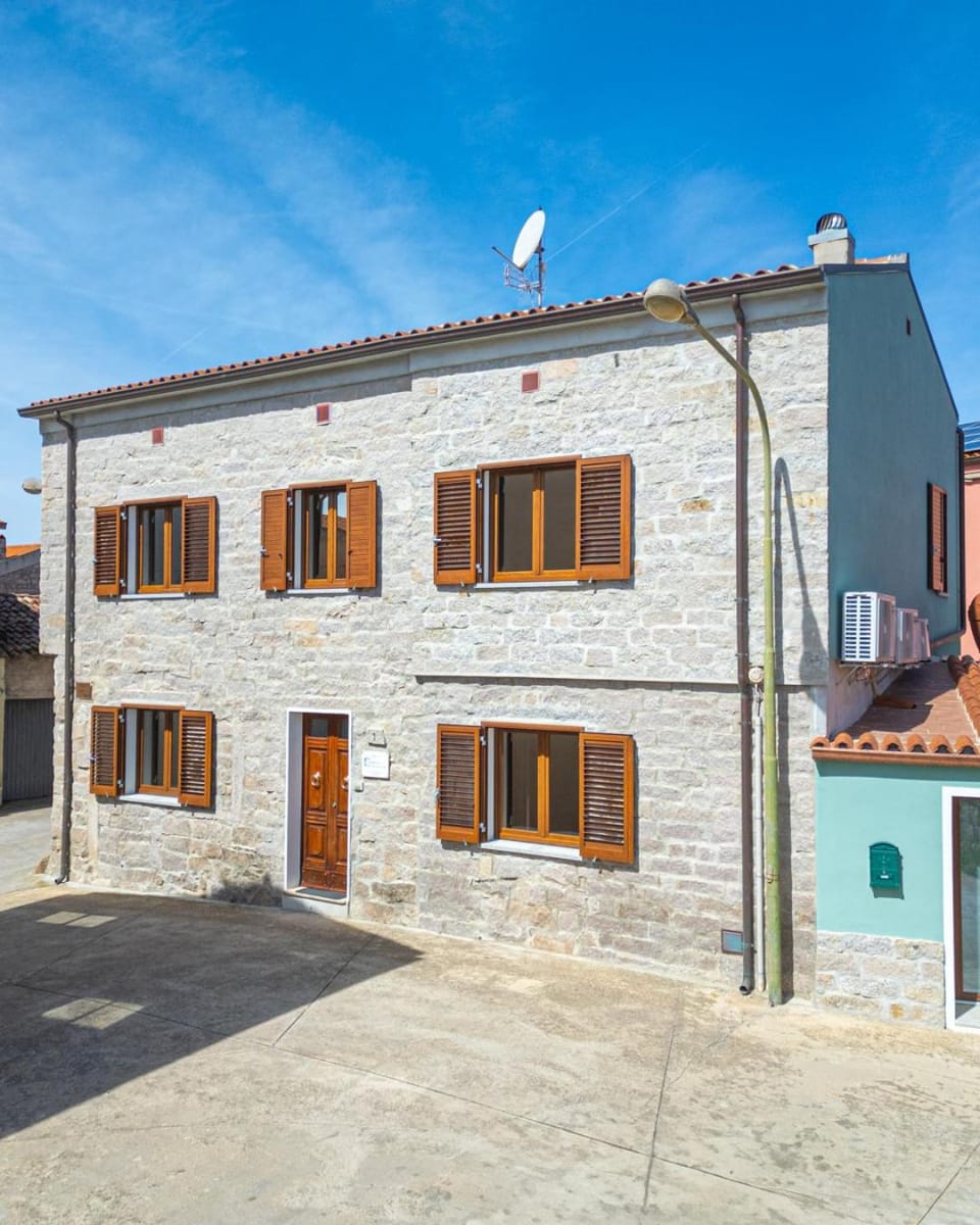 Property building, Day