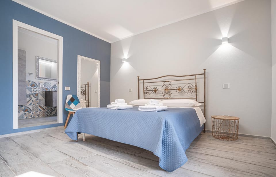 Bed, Bathroom, Photo of the whole room, Bedroom, towels