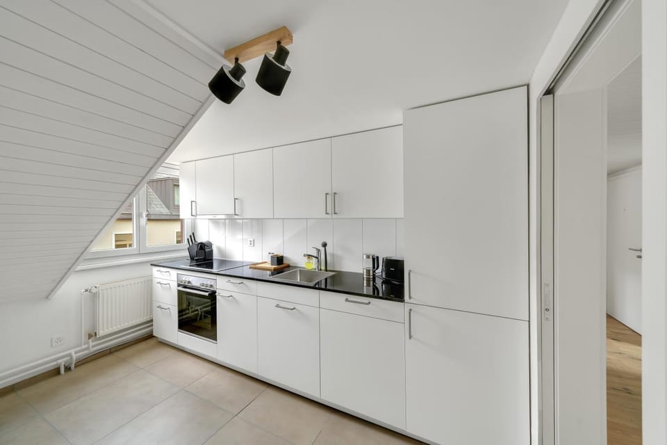 Coffee/tea facilities, Kitchen or kitchenette, dishwasher, oven, stove