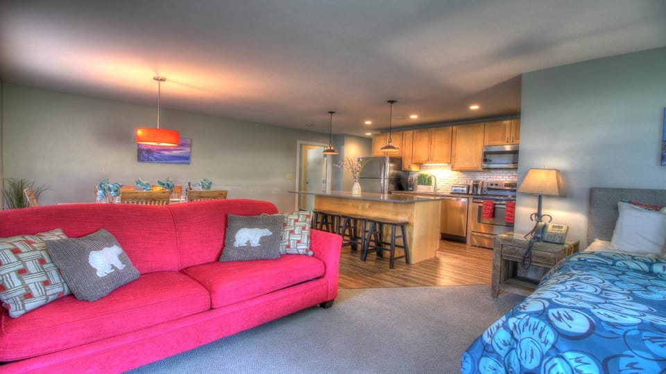 Bed, Kitchen or kitchenette, Living room