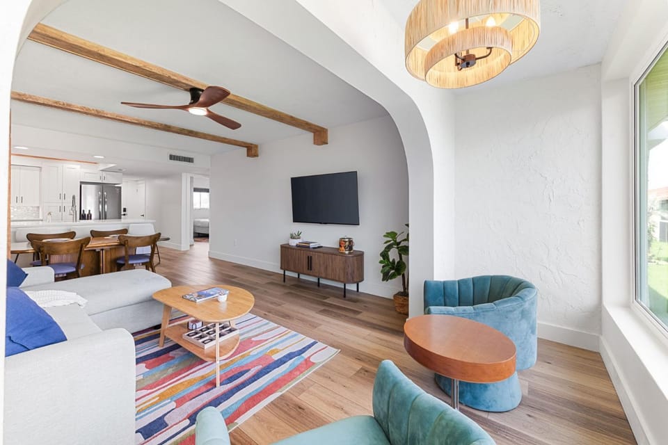 Coastal Condo - Walk to Beach Pool Pickleball and Boat Ramp House in Crescent Beach