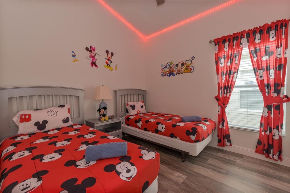 Family home w pool near Disney House in Four Corners