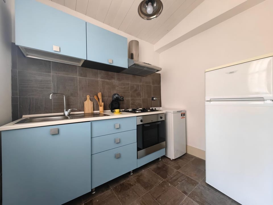 oven, washing machine, kitchen