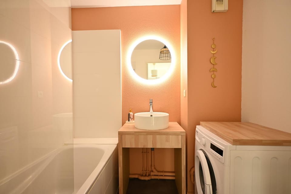 Bathroom, washing machine