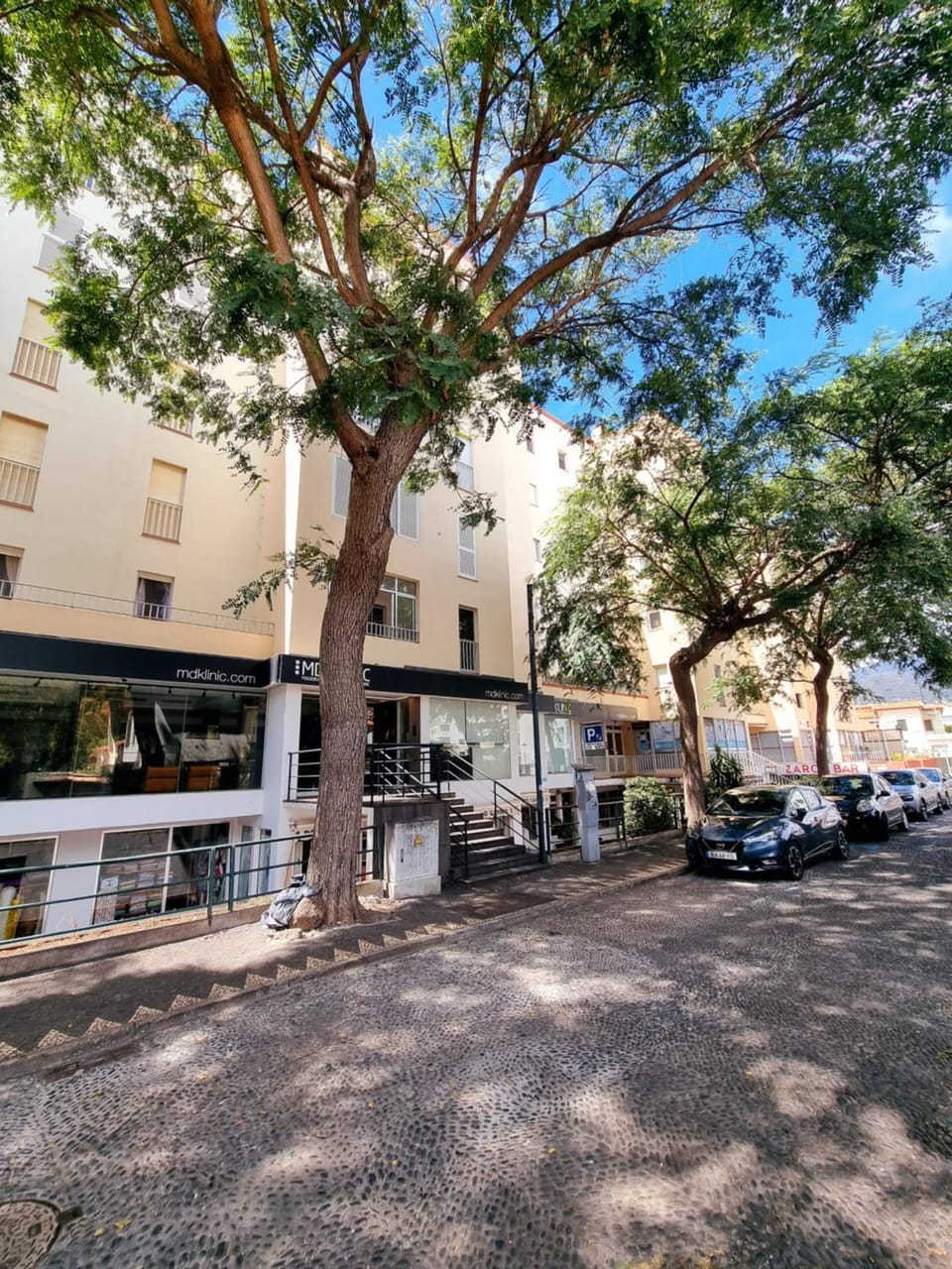 Property building, Neighbourhood