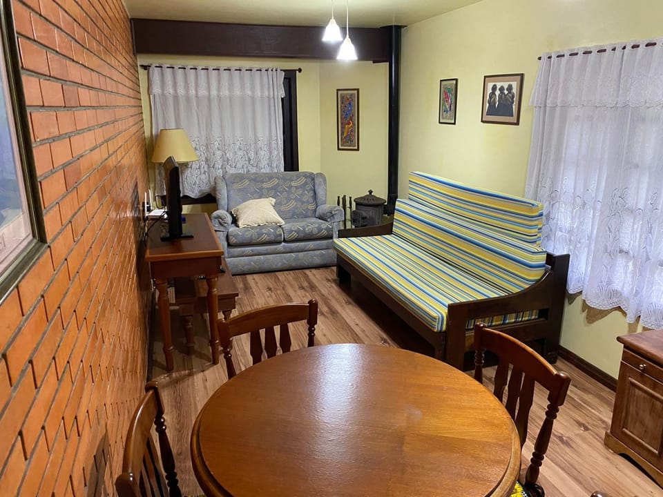 Sobrado do Lago Gramado - Localizado em um Bairro Nobre e arborizado House in Gramado