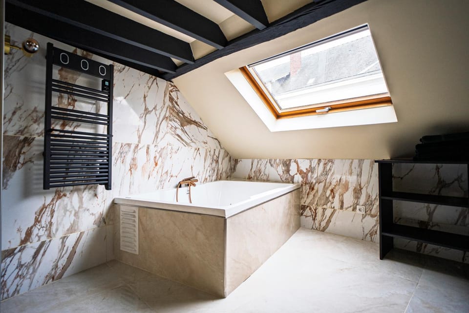Hot Tub, Bathroom