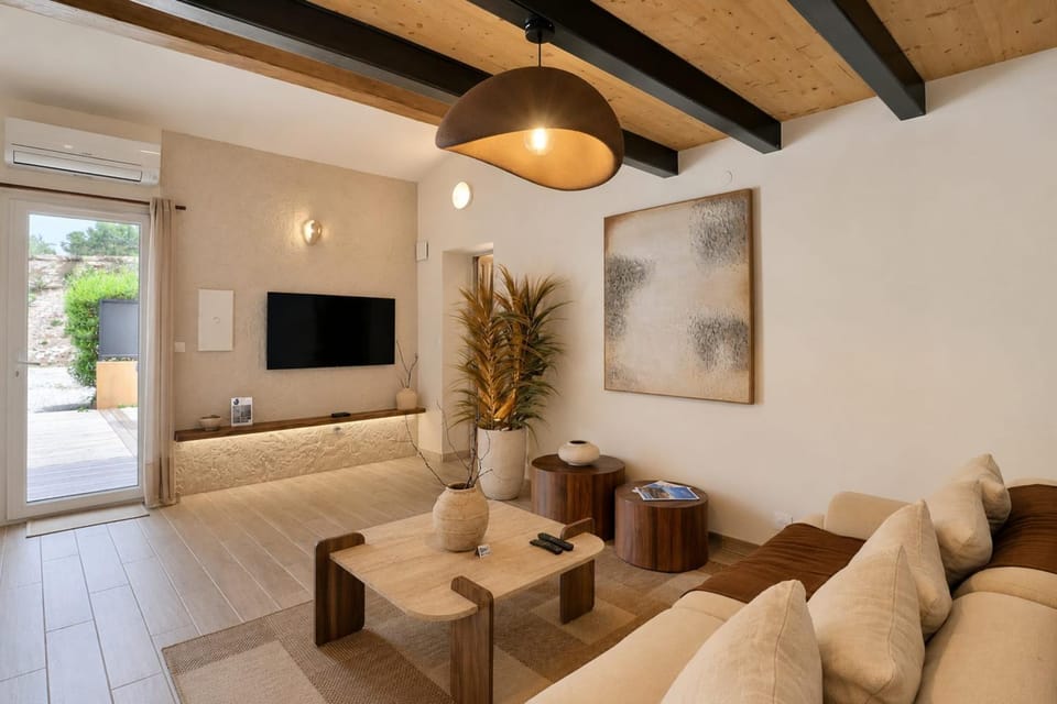 Communal lounge/ TV room, TV and multimedia, Living room, Seating area
