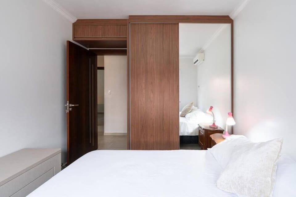 Bed, Photo of the whole room, wardrobe