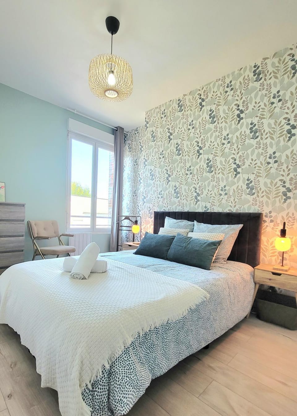 Bed, Photo of the whole room, Bedroom