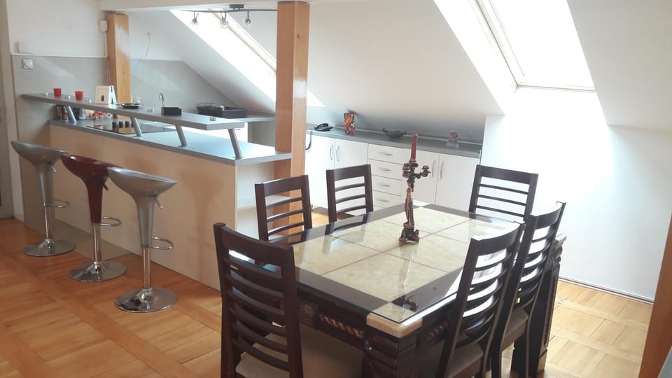Kitchen or kitchenette, Decorative detail, Dining area