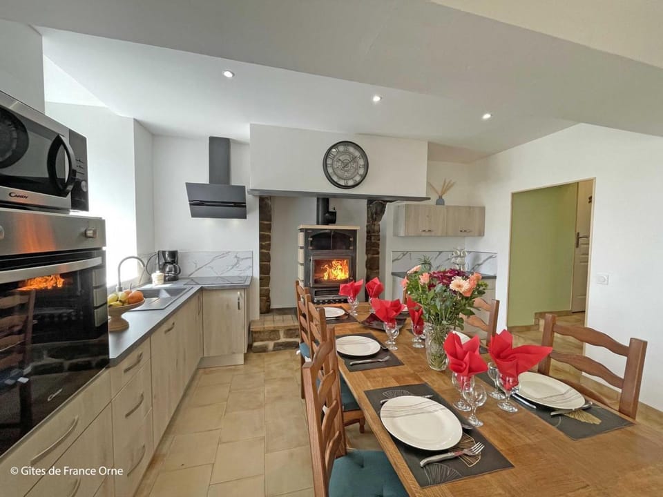 Maison restaurée avec charme à Domfront, animaux admis, wifi, près des pistes cyclables - FR-1-497-201 House in Normandy