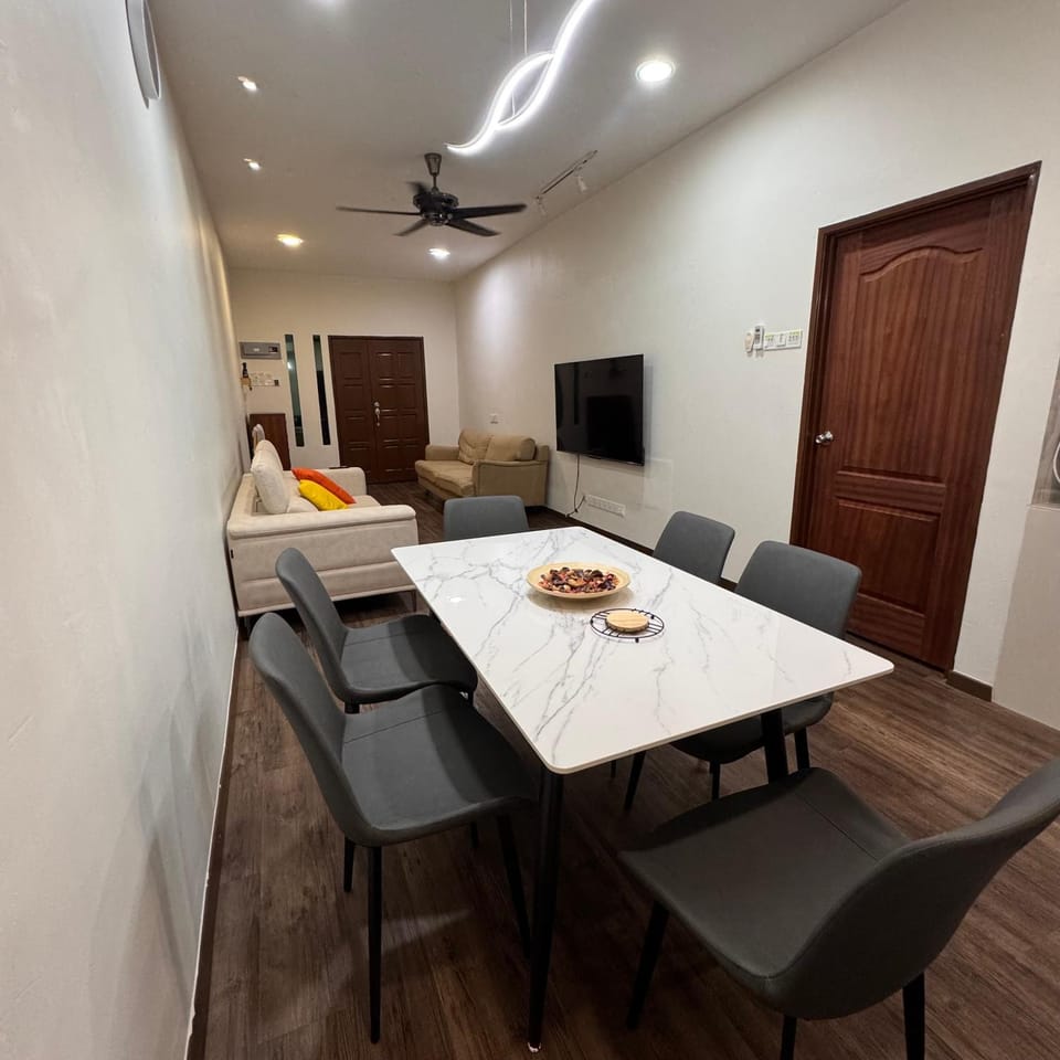Food and drinks, Dining area