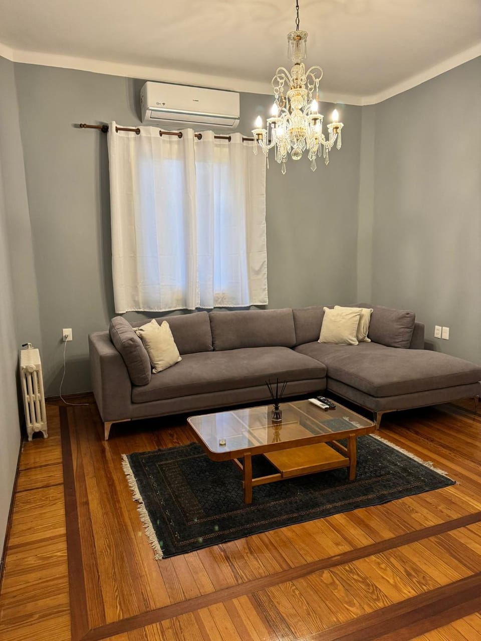 Living room, internet