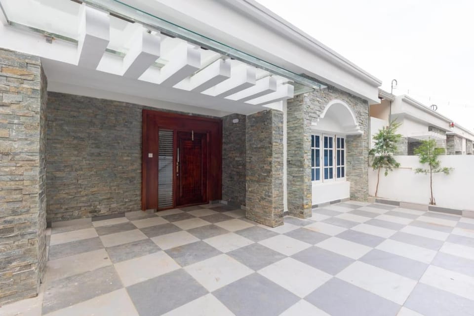 Property building, Facade/entrance