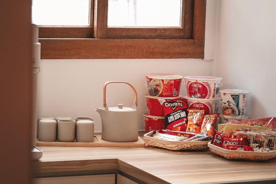 Coffee/tea facilities, Food and drinks